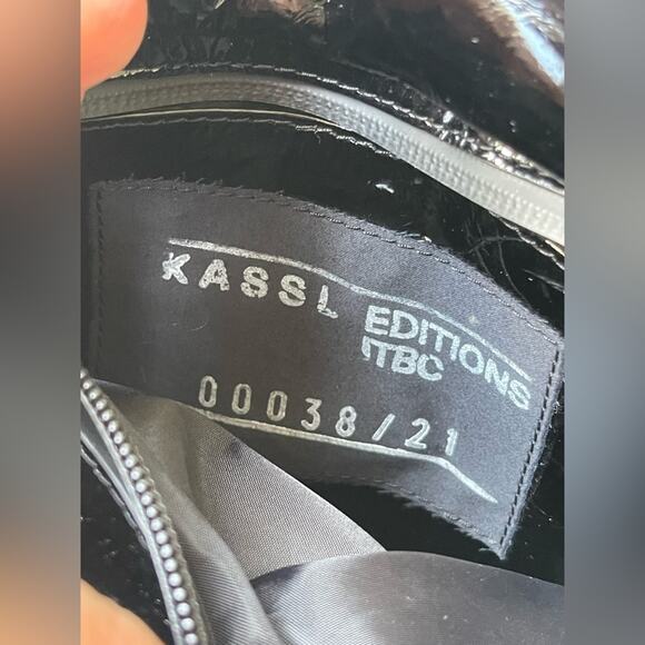 🌿 KASSL Bag Lady Lacquered Leather Shoulder Bag in Black - Picture 10 of 17